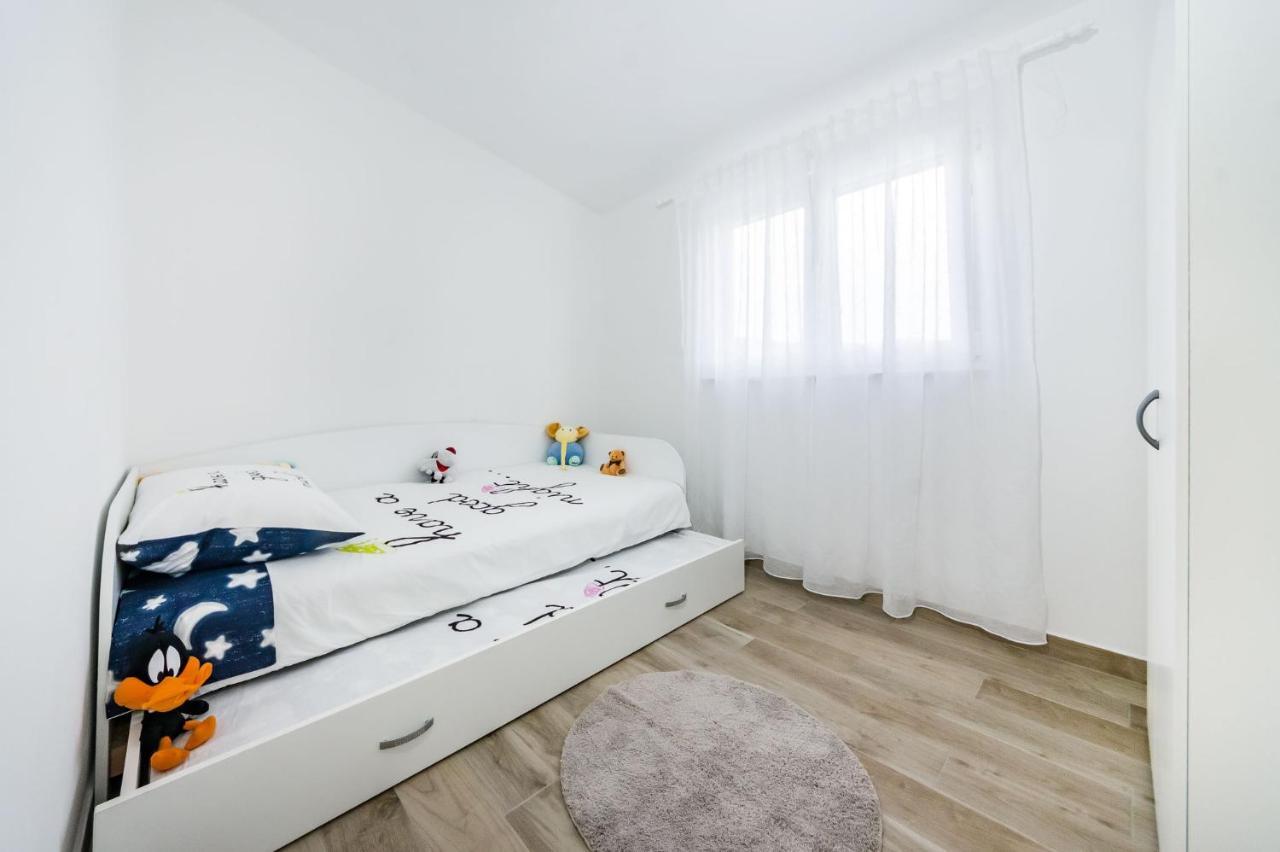 Apartmani Neva, Pridraga Zewnętrze zdjęcie